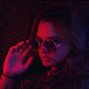 Meet your Posher, Bibi